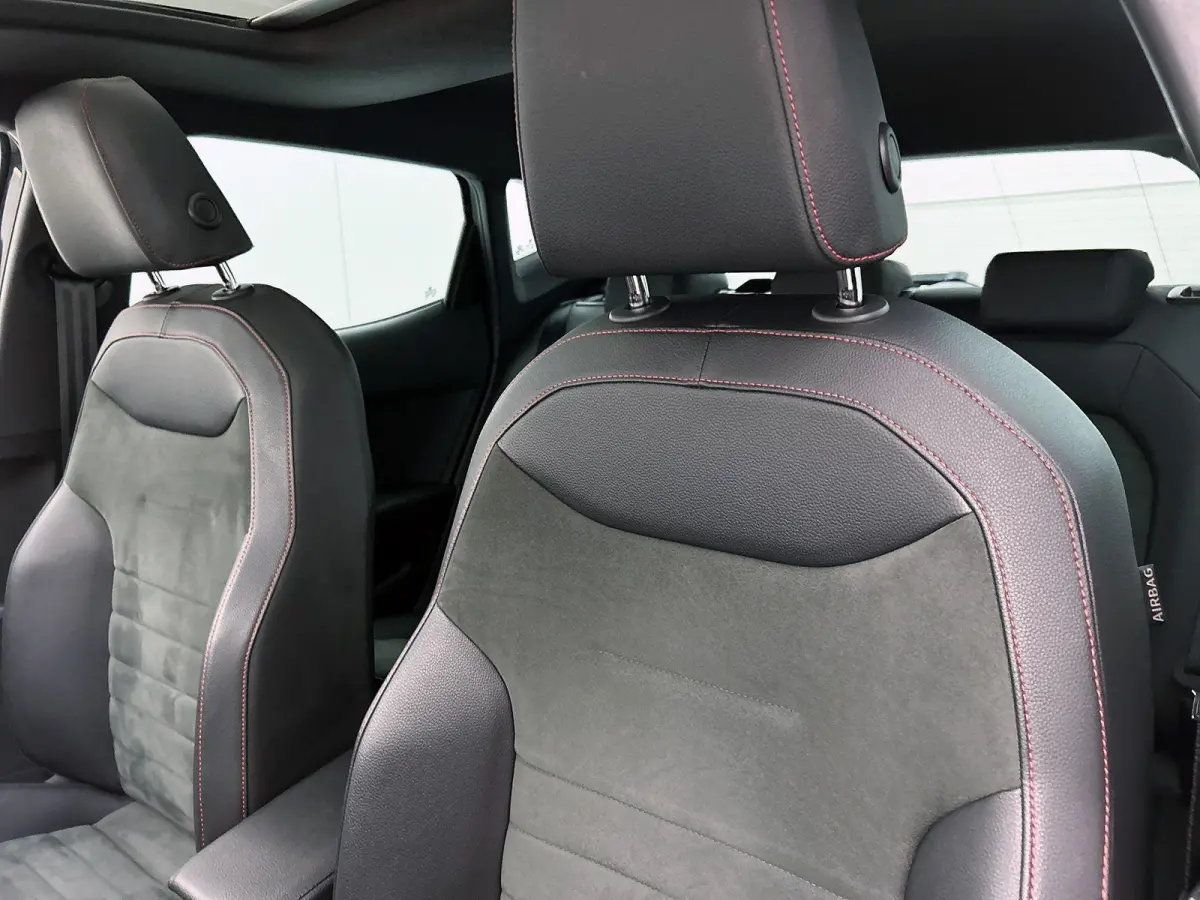 1.0 TSI FR Business Intense 116 PK | Navigatie | Climate Control | Apple Carplay | Stoelverwarming | Achteruitrijcamera | Parkeersensoren | Panoramadak |