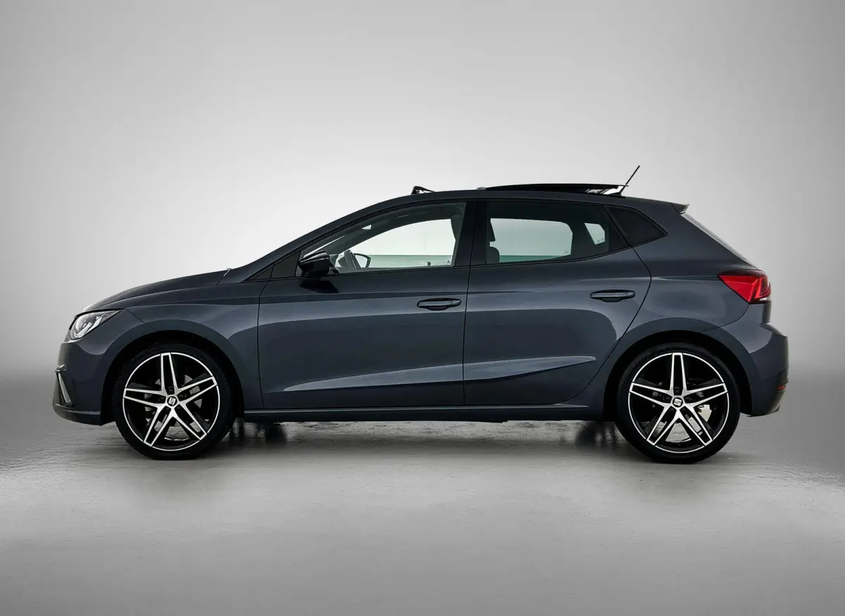 1.0 TSI FR Business Intense 116 PK | Navigatie | Climate Control | Apple Carplay | Stoelverwarming | Achteruitrijcamera | Parkeersensoren | Panoramadak |