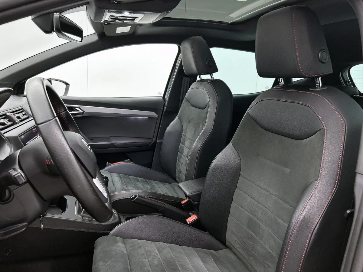 1.0 TSI FR Business Intense 116 PK | Navigatie | Climate Control | Apple Carplay | Stoelverwarming | Achteruitrijcamera | Parkeersensoren | Panoramadak |