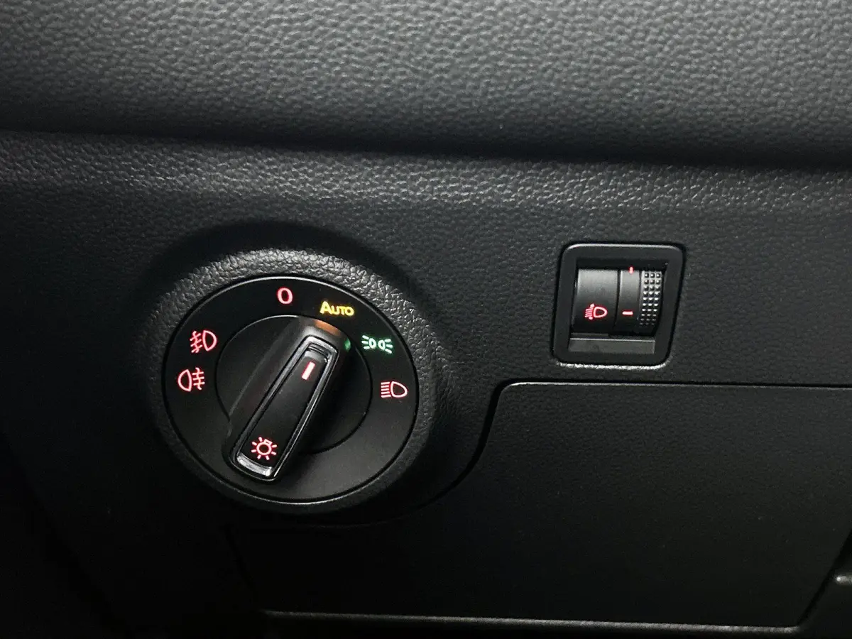 1.0 TSI FR Business Intense 116 PK | Navigatie | Climate Control | Apple Carplay | Stoelverwarming | Achteruitrijcamera | Parkeersensoren | Panoramadak |