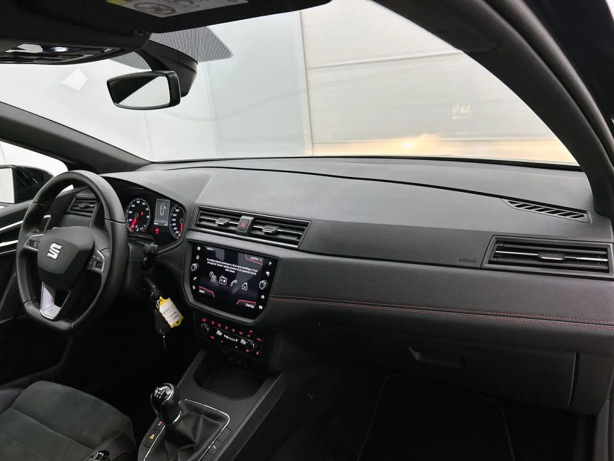 1.0 TSI FR Business Intense 116 PK | Navigatie | Climate Control | Apple Carplay | Stoelverwarming | Achteruitrijcamera | Parkeersensoren | Panoramadak |