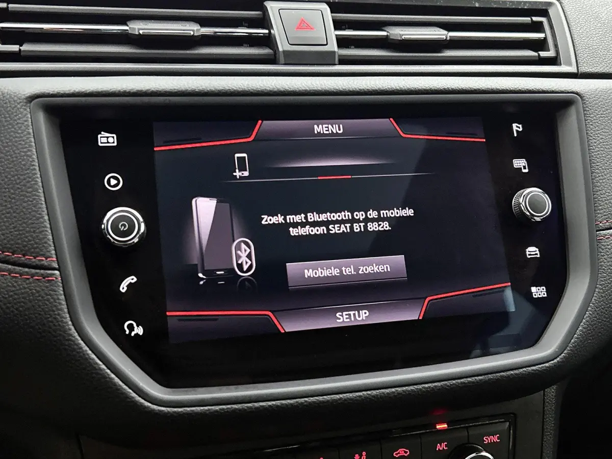 1.0 TSI FR Business Intense 116 PK | Navigatie | Climate Control | Apple Carplay | Stoelverwarming | Achteruitrijcamera | Parkeersensoren | Panoramadak |