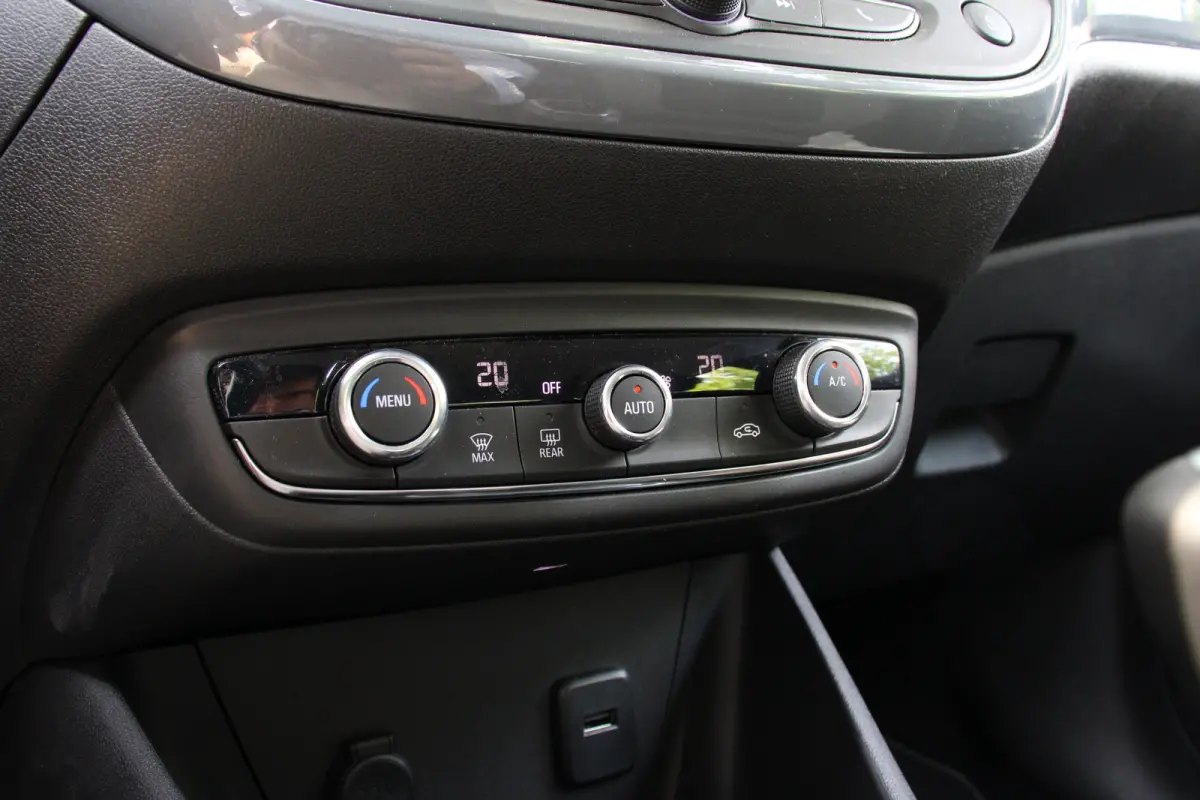1.2 Turbo 110pk Innovation | NL-AUTO! | 1E EIGENAAR! | CRUISE | PARK SENS | APPLE CARPLAY/ANDROID AUTO | LED | CLIMA