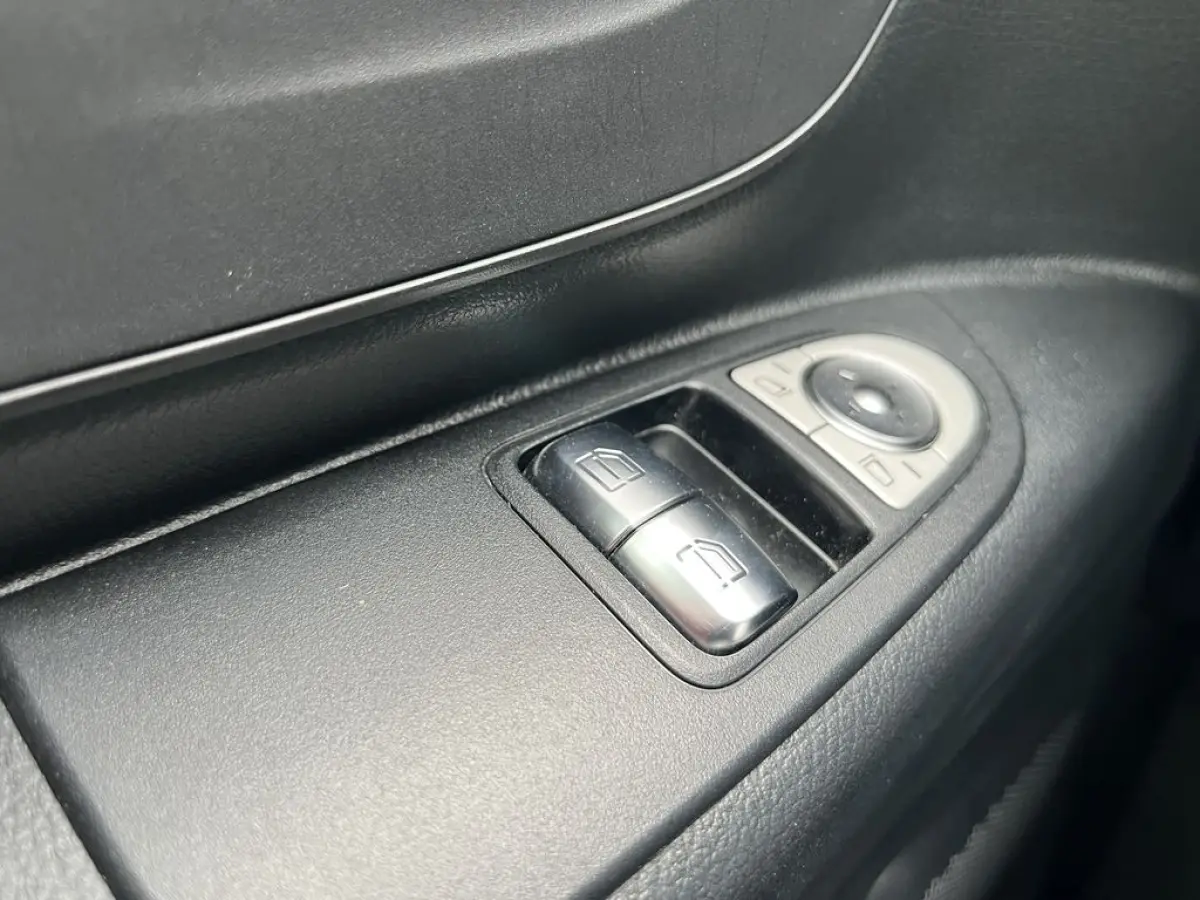 110 CDI 102 pk E6 XL Extra Lang 3p Lease €253 p/m, Airco,  Apple Carplay/Android Auto, Camera, laadbrug,  onderhoudshistorie aanwezig
