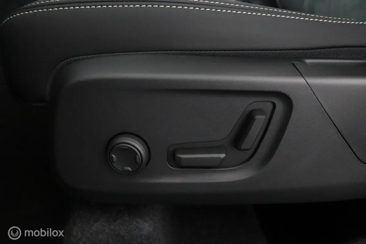 2.0 B4 Plus Black Edition|Lounge Pakket|Panoramisch dak