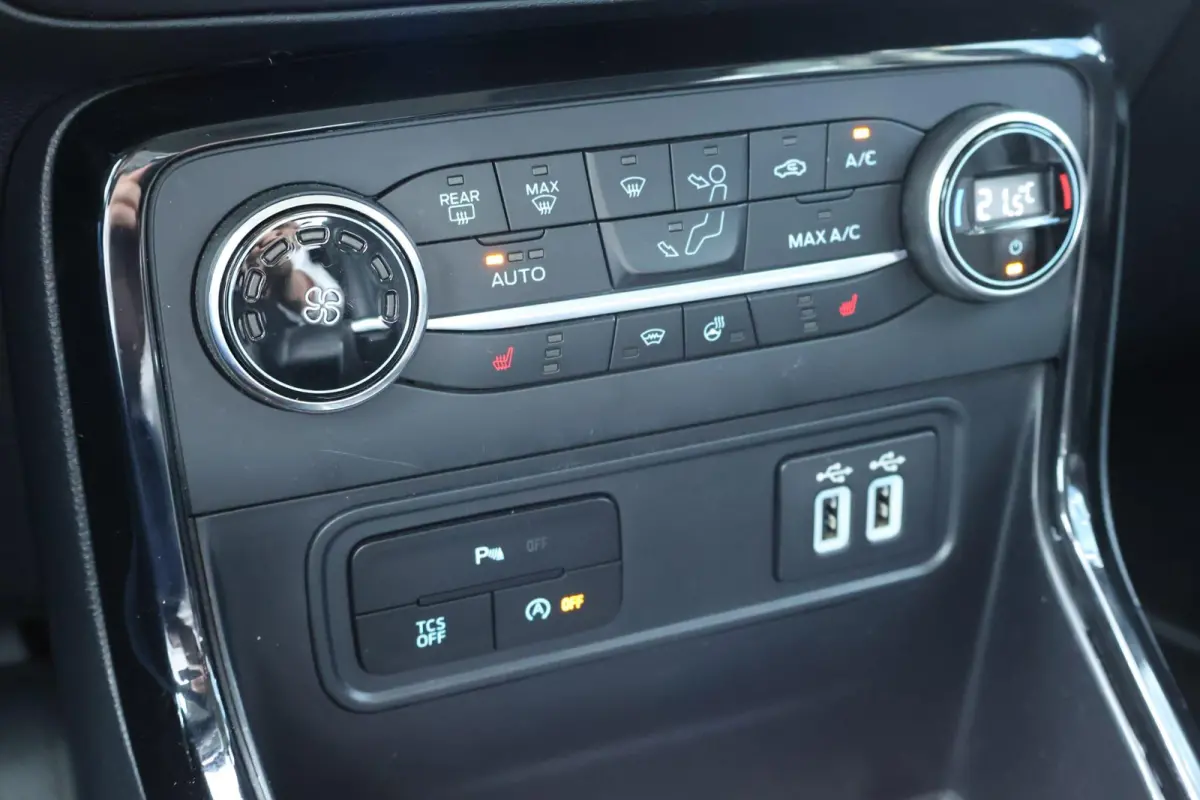 1.0 EcoBoost Titanium | Automaat | B&O | Half Leder | Dodehoek | Winterpack | Cruise Control | Dealer Onderhouden! |