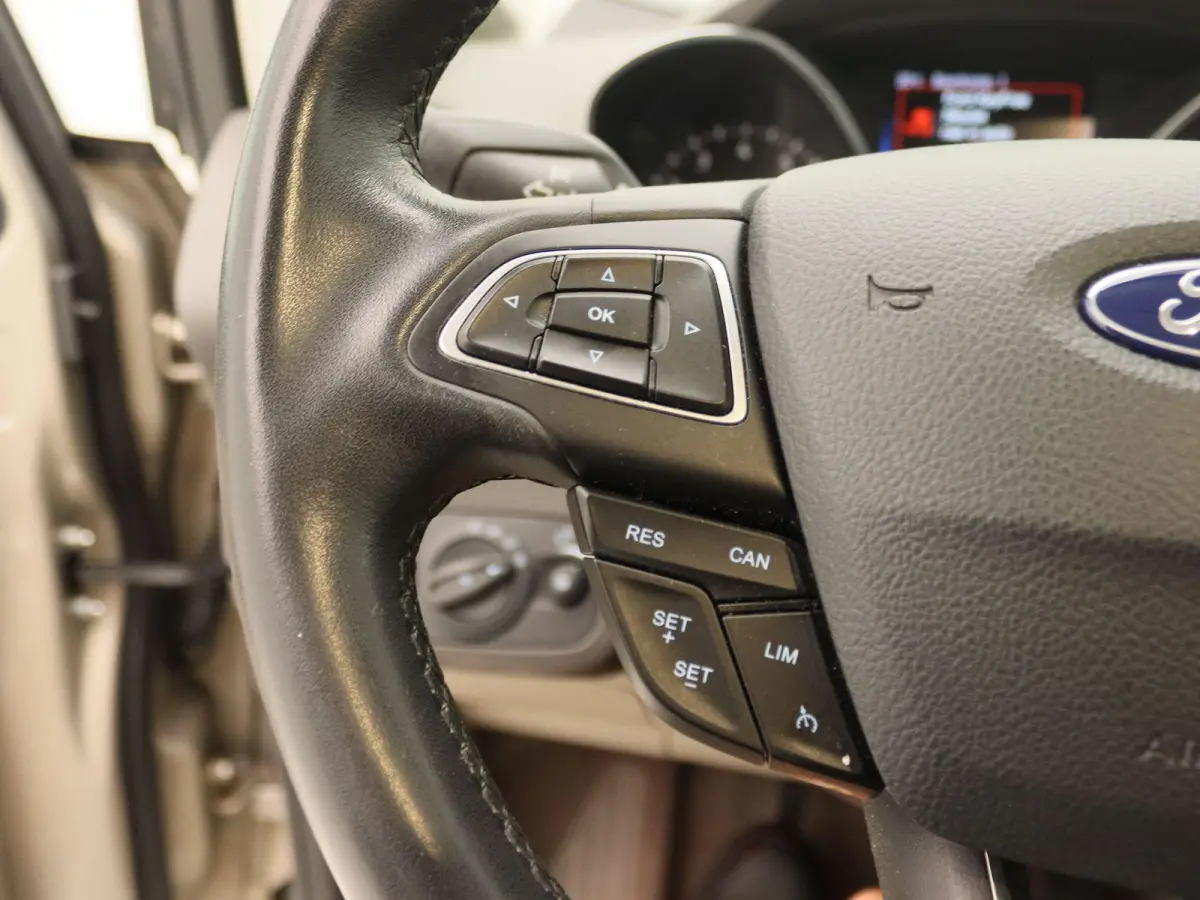 1.5 Titanium | Navigatie | Camera | Airco | Elektrische Achterklep | Cruise Control |