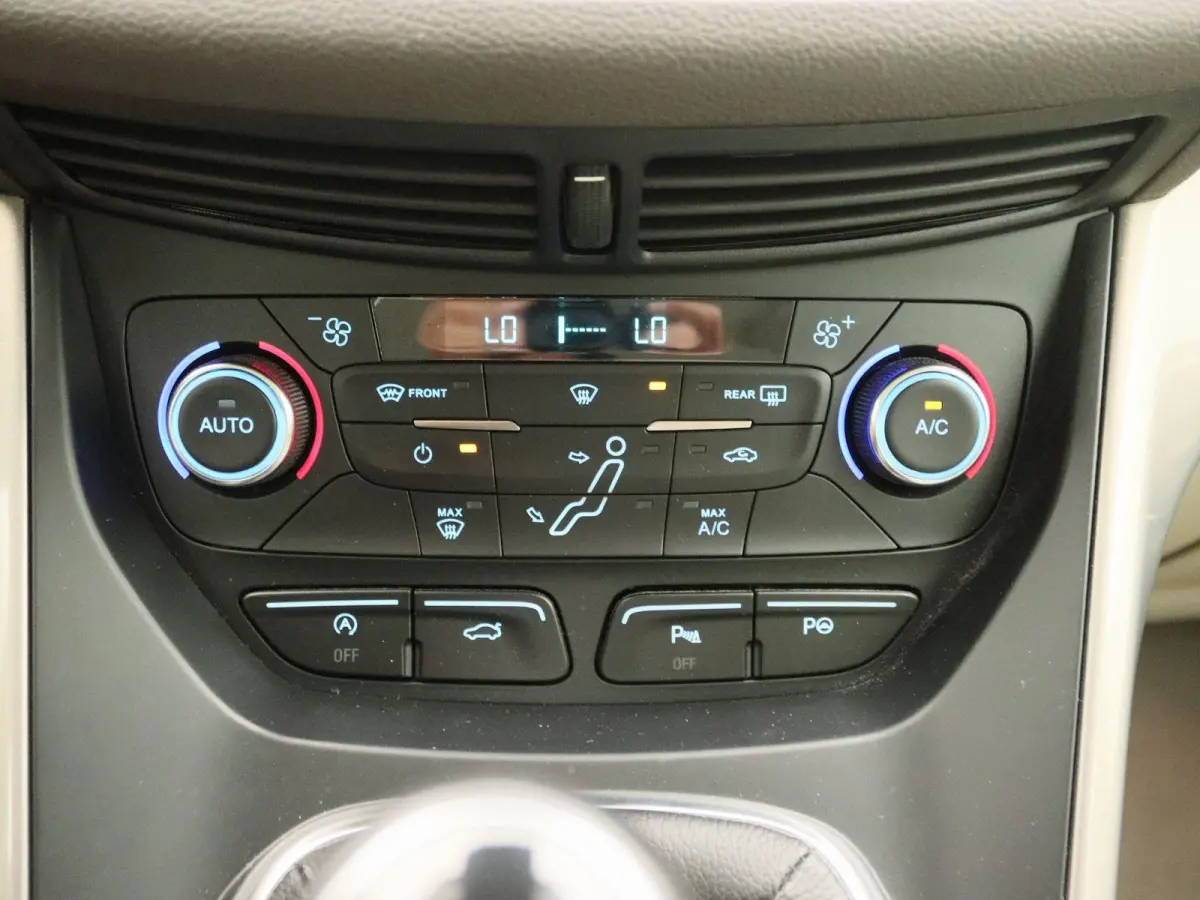 1.5 Titanium | Navigatie | Camera | Airco | Elektrische Achterklep | Cruise Control |