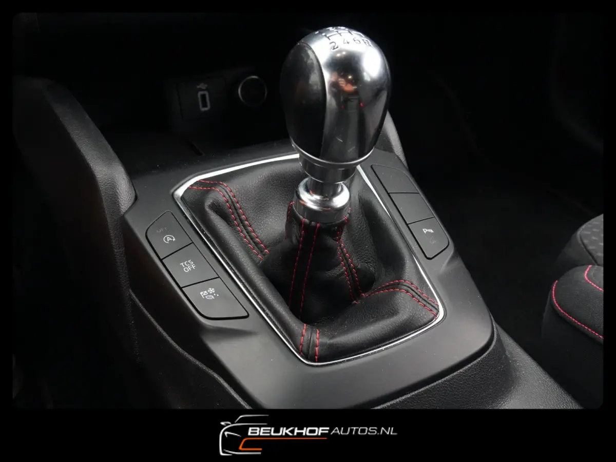1.0 EcoBoost ST Line Business Carplay Navi