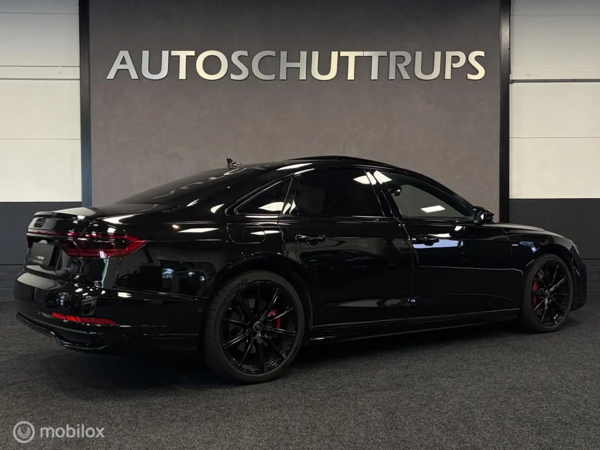 60 TFSI S-LINE V8 460 PK VERWACHT / 4WS / BLACK OPTIC+ / BOWERS & WILKINS / 21" / PANO / VALCONA / UNIEK IN NL! / STOELVERW. / STOELKOELING /