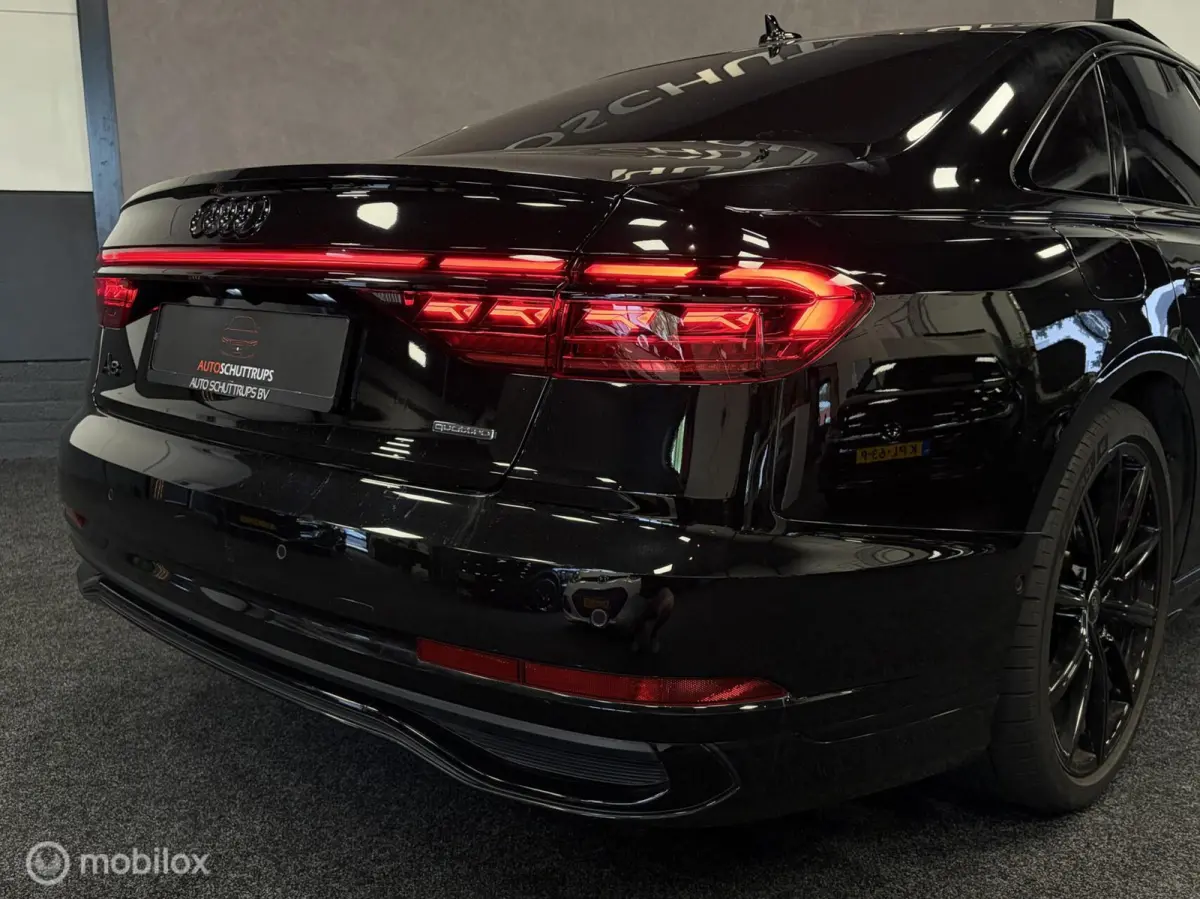 60 TFSI S-LINE V8 460 PK VERWACHT / 4WS / BLACK OPTIC+ / BOWERS & WILKINS / 21" / PANO / VALCONA / UNIEK IN NL! / STOELVERW. / STOELKOELING /