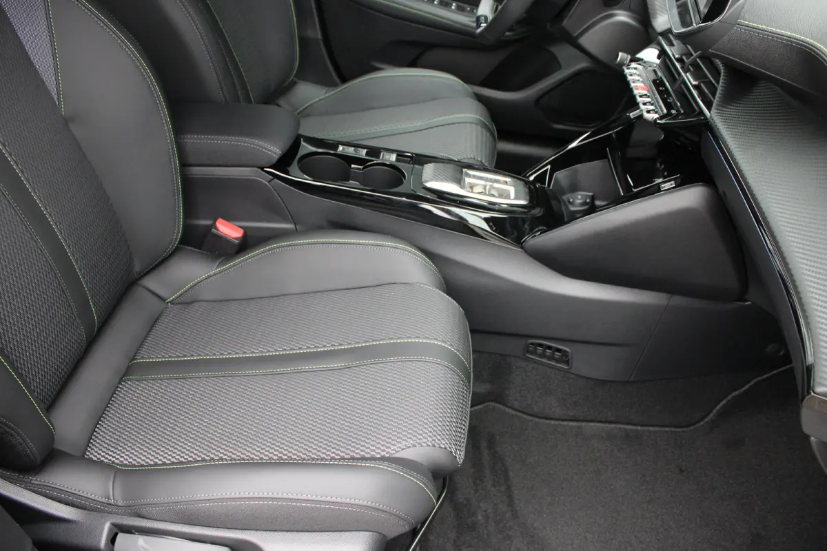 1.2 Hybrid GT | 8 Jaar garantie | 360 camera | Keyless | Navigatie  | Apple carplay & Android auto |