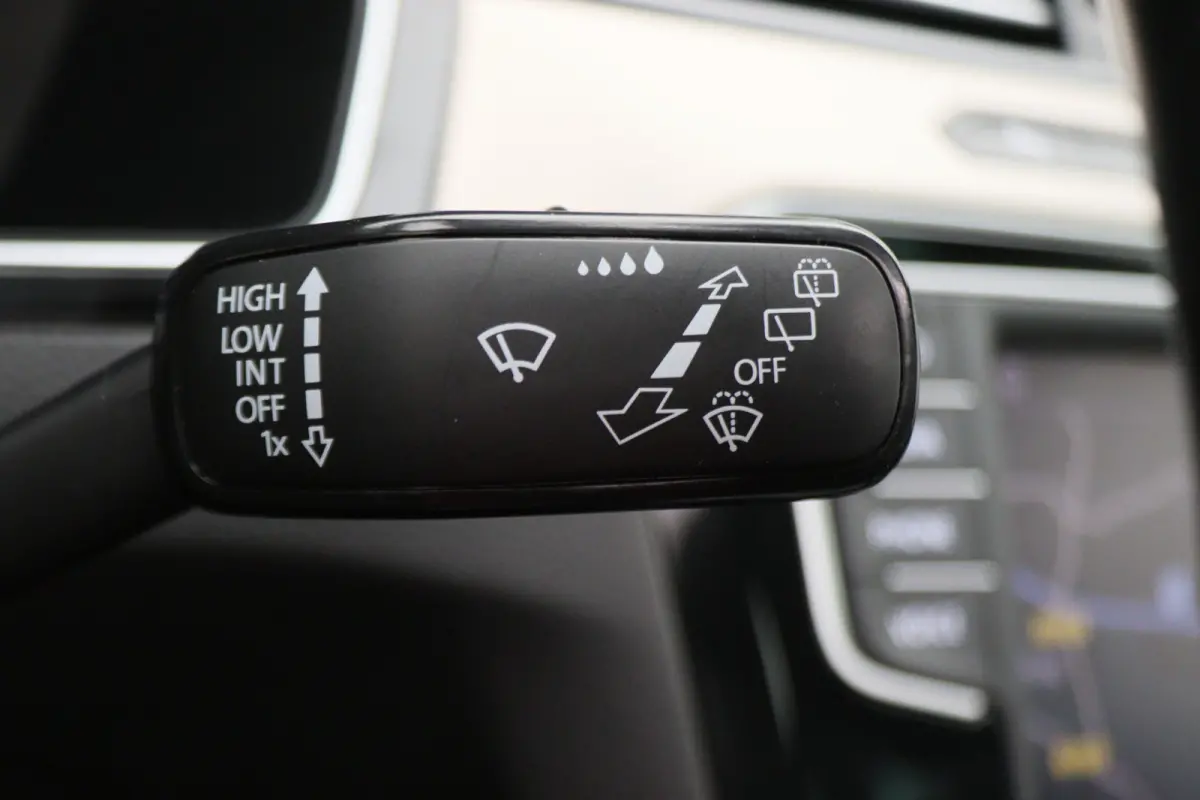 1.6 TDI DSG Highline Business R-Line Panoramadak, Virtual Cockpit, Trekhaak, Camera, Apple Carplay, PDC, 17''
