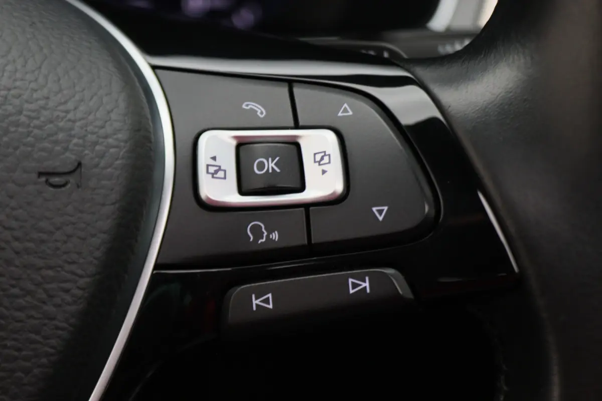 1.6 TDI DSG Highline Business R-Line Panoramadak, Virtual Cockpit, Trekhaak, Camera, Apple Carplay, PDC, 17''