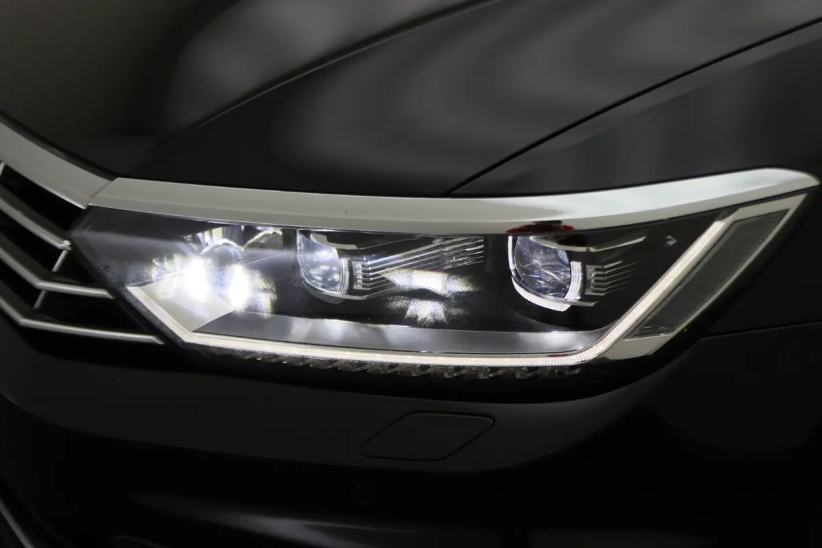 1.6 TDI DSG Highline Business R-Line Panoramadak, Virtual Cockpit, Trekhaak, Camera, Apple Carplay, PDC, 17''