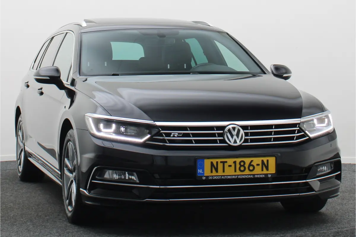 1.6 TDI DSG Highline Business R-Line Panoramadak, Virtual Cockpit, Trekhaak, Camera, Apple Carplay, PDC, 17''