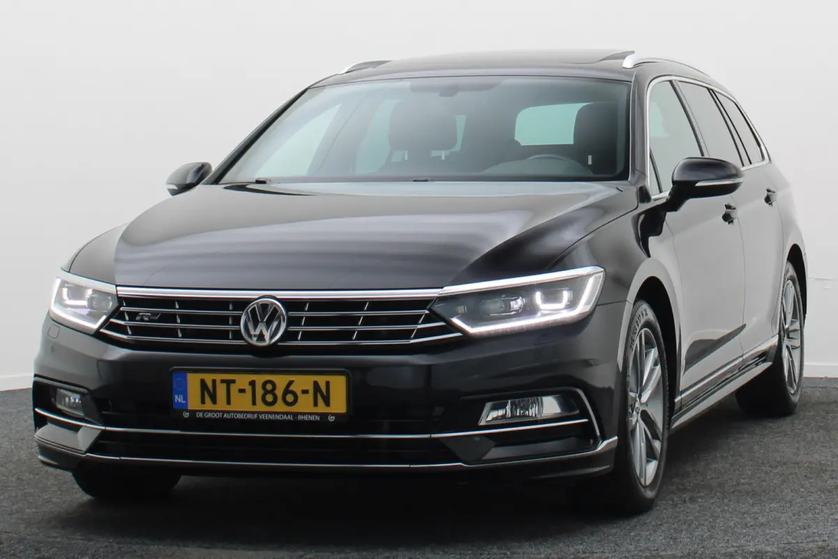 1.6 TDI DSG Highline Business R-Line Panoramadak, Virtual Cockpit, Trekhaak, Camera, Apple Carplay, PDC, 17''