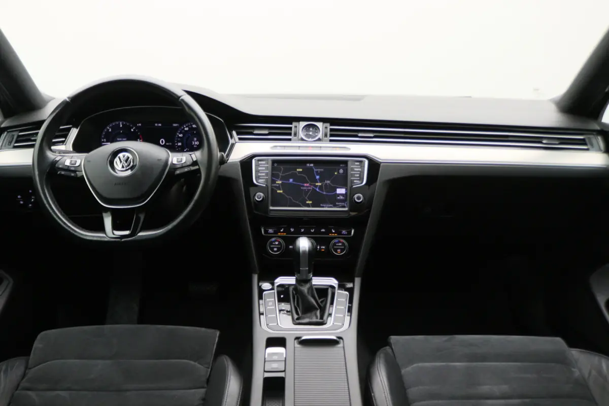1.6 TDI DSG Highline Business R-Line Panoramadak, Virtual Cockpit, Trekhaak, Camera, Apple Carplay, PDC, 17''