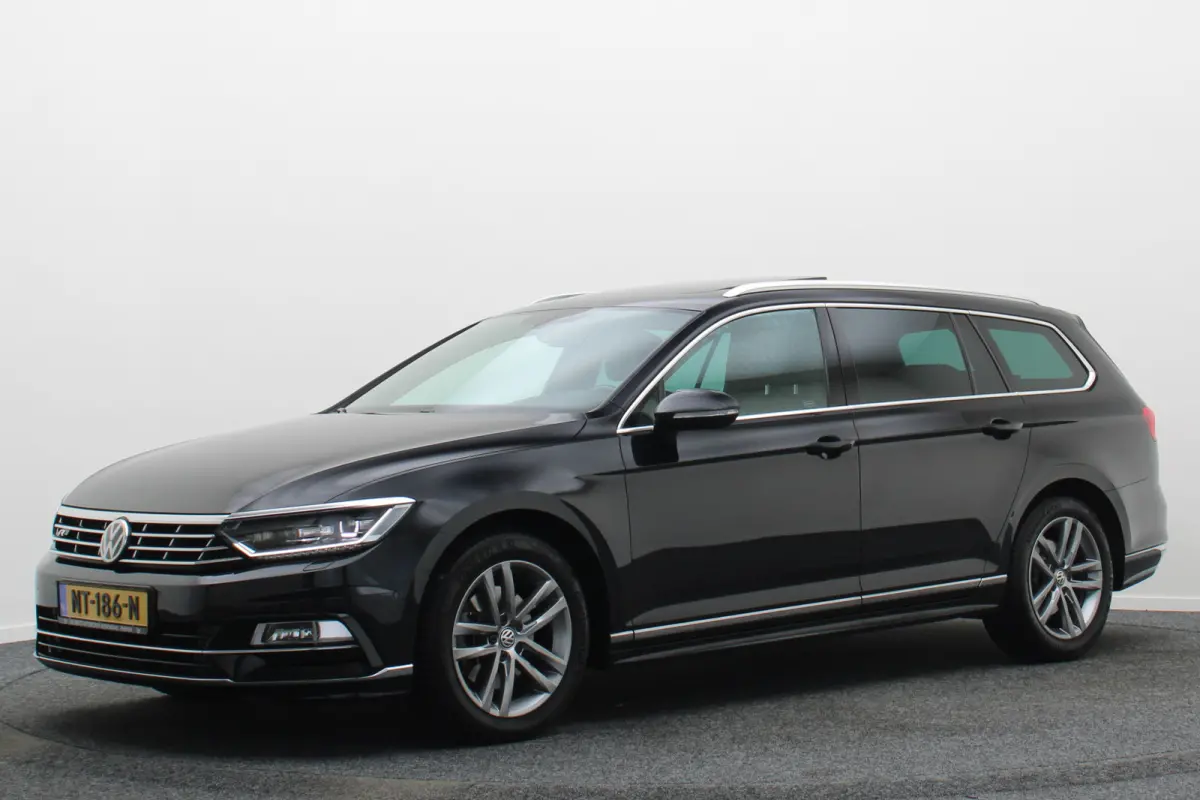 1.6 TDI DSG Highline Business R-Line Panoramadak, Virtual Cockpit, Trekhaak, Camera, Apple Carplay, PDC, 17''