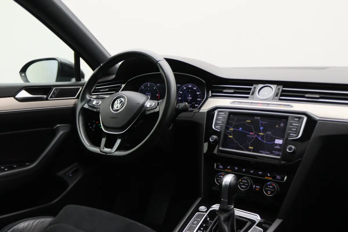 1.6 TDI DSG Highline Business R-Line Panoramadak, Virtual Cockpit, Trekhaak, Camera, Apple Carplay, PDC, 17''