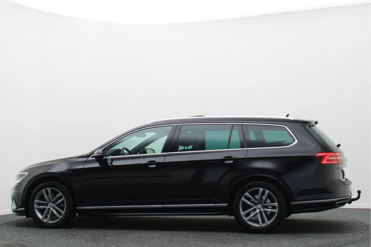 1.6 TDI DSG Highline Business R-Line Panoramadak, Virtual Cockpit, Trekhaak, Camera, Apple Carplay, PDC, 17''