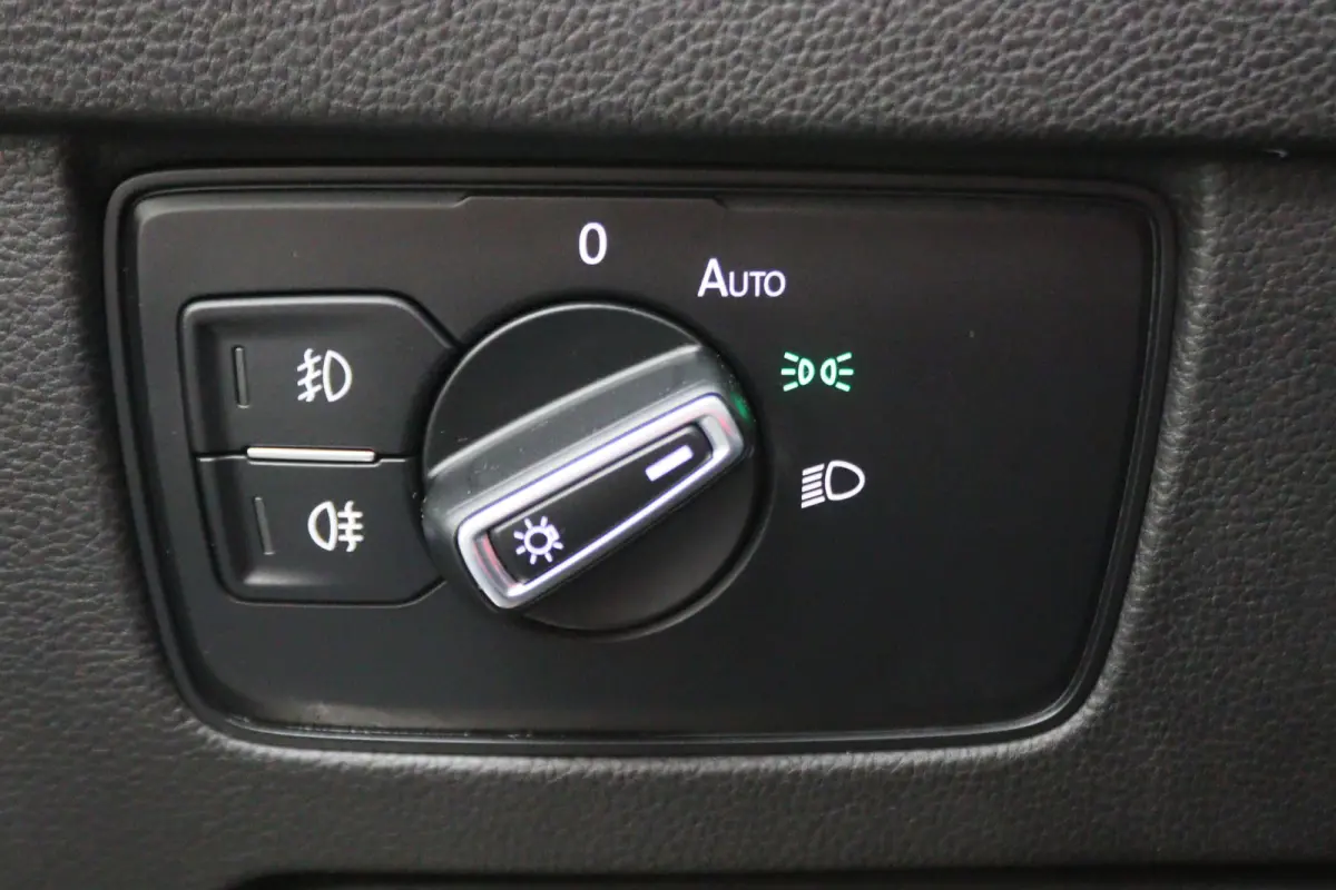 1.6 TDI DSG Highline Business R-Line Panoramadak, Virtual Cockpit, Trekhaak, Camera, Apple Carplay, PDC, 17''