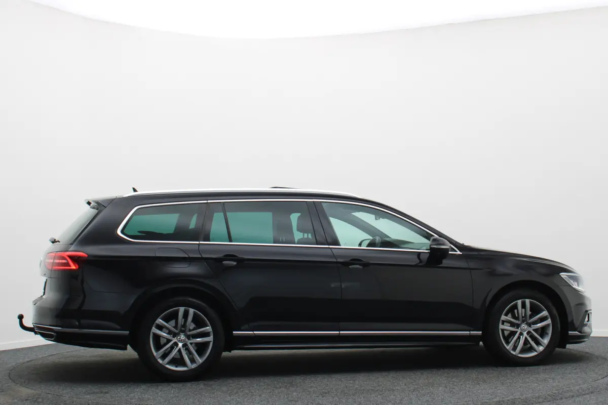 1.6 TDI DSG Highline Business R-Line Panoramadak, Virtual Cockpit, Trekhaak, Camera, Apple Carplay, PDC, 17''