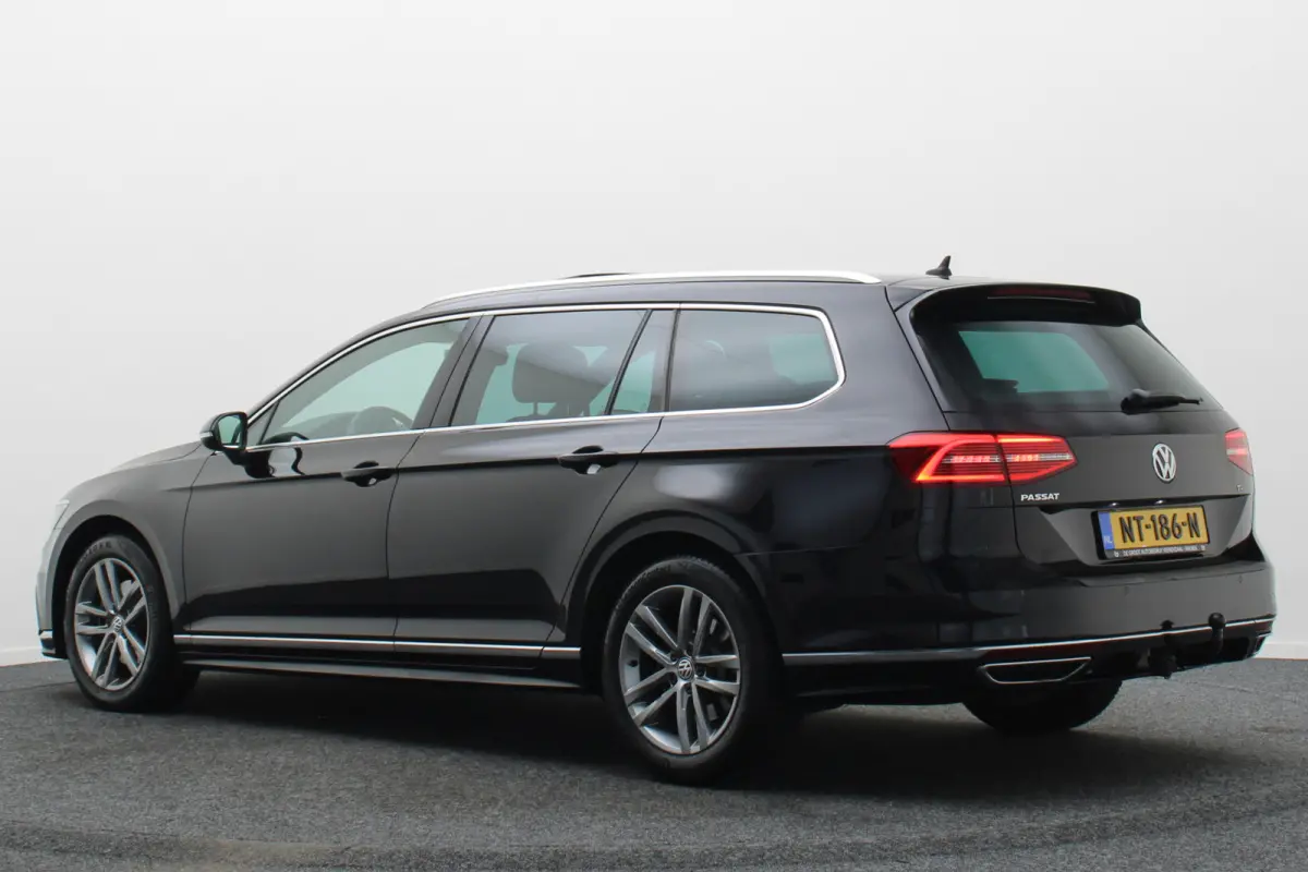 1.6 TDI DSG Highline Business R-Line Panoramadak, Virtual Cockpit, Trekhaak, Camera, Apple Carplay, PDC, 17''