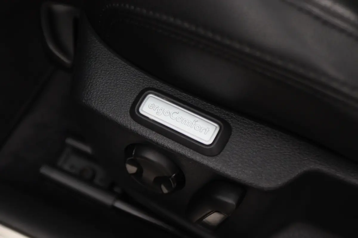 1.6 TDI DSG Highline Business R-Line Panoramadak, Virtual Cockpit, Trekhaak, Camera, Apple Carplay, PDC, 17''