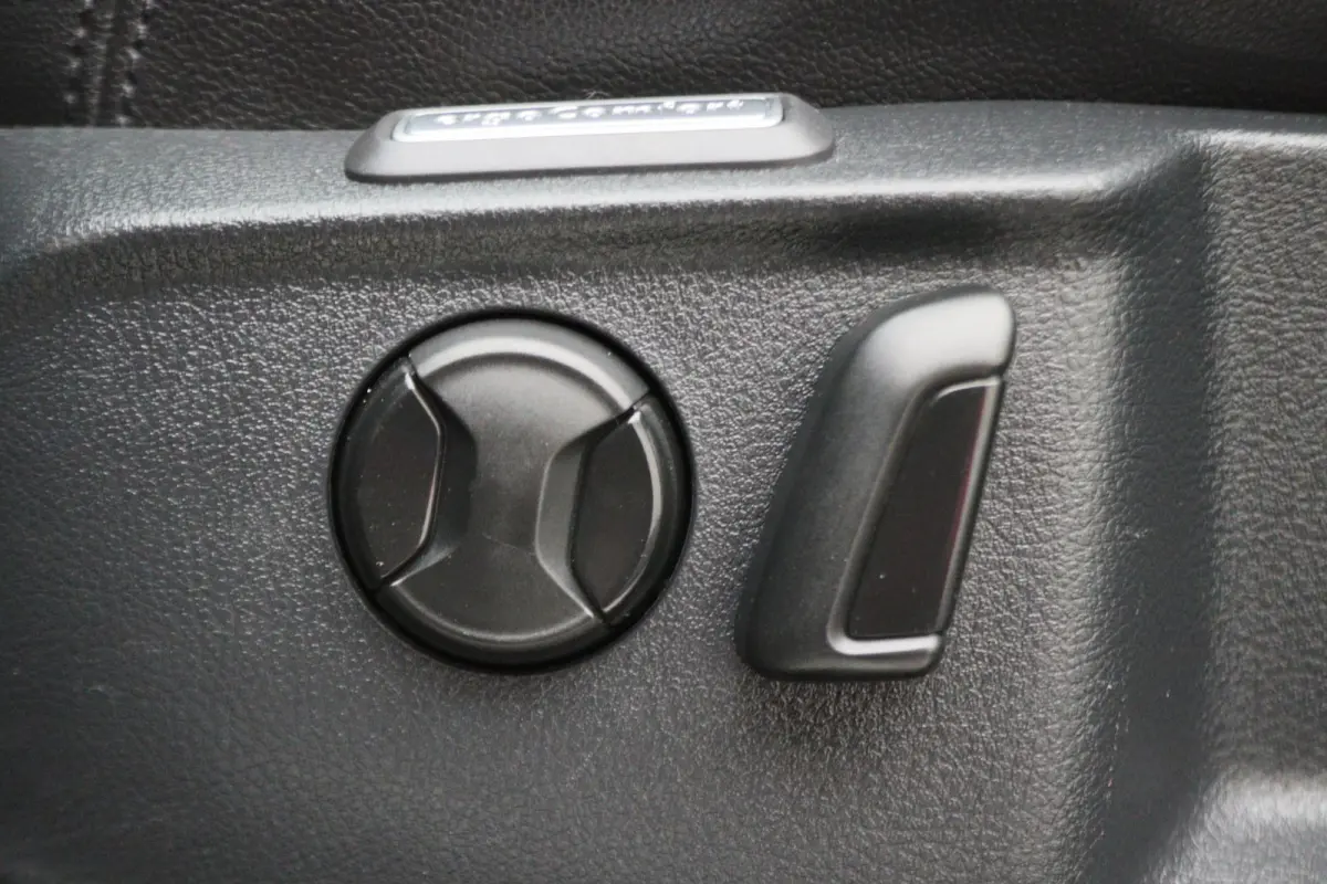 1.6 TDI DSG Highline Business R-Line Panoramadak, Virtual Cockpit, Trekhaak, Camera, Apple Carplay, PDC, 17''