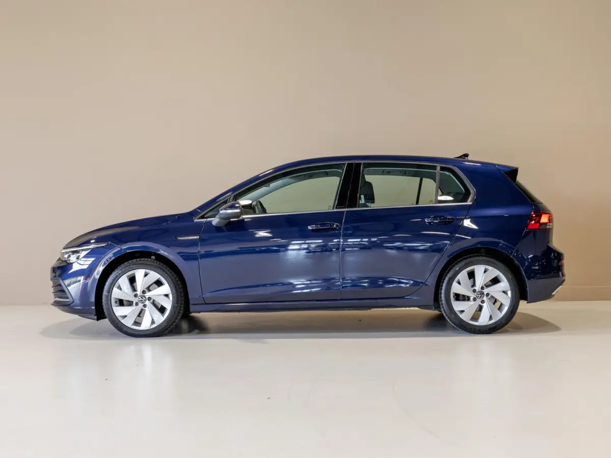 1.5 eTSI R-Line Business+ 150pk / Dodehoek detectie / Elektrisch verstelbare stoelen met geheugen / Achteruitrijcamera / Stoelverwarming / Apple carplay /