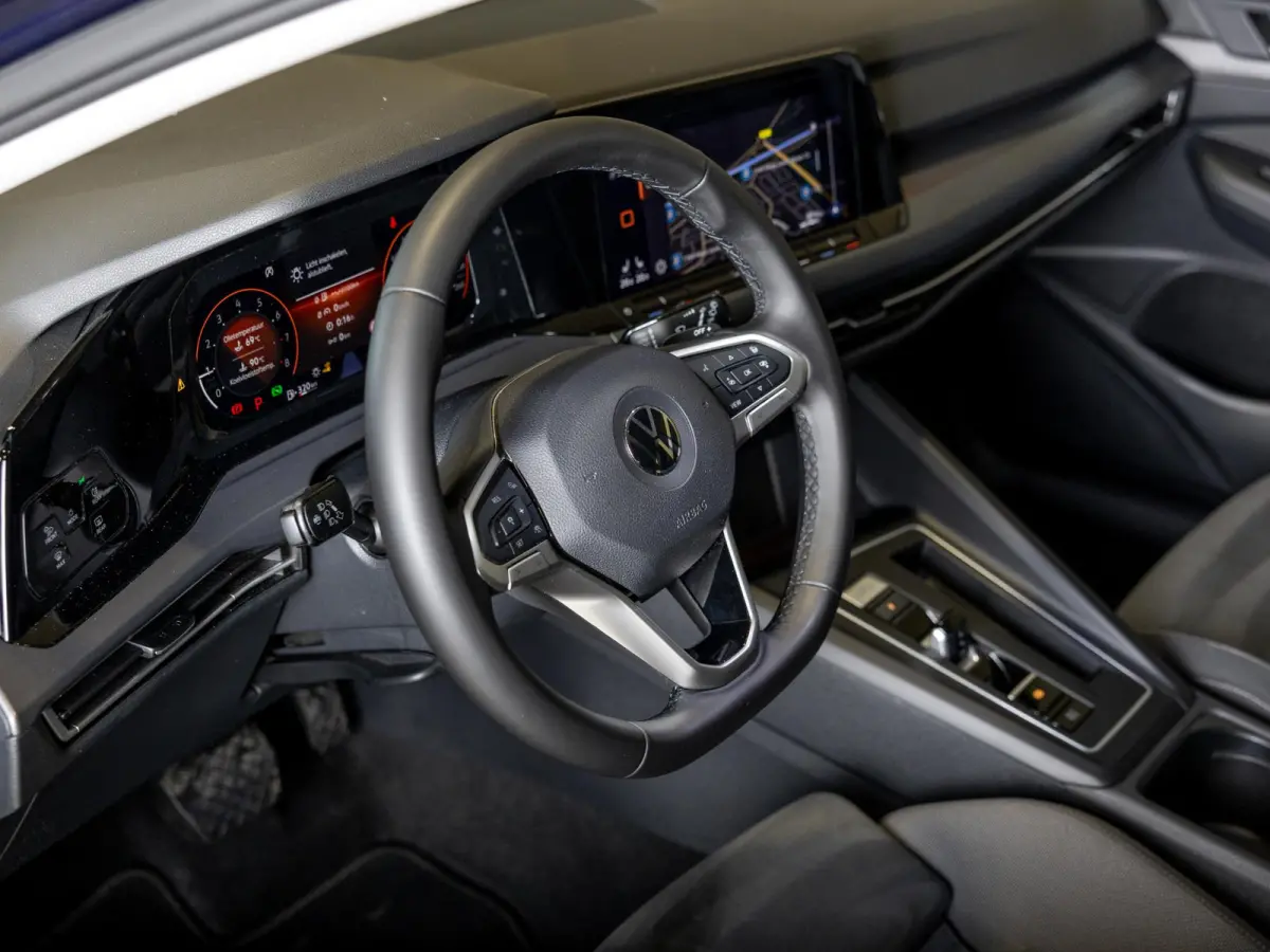 1.5 eTSI R-Line Business+ 150pk / Dodehoek detectie / Elektrisch verstelbare stoelen met geheugen / Achteruitrijcamera / Stoelverwarming / Apple carplay /