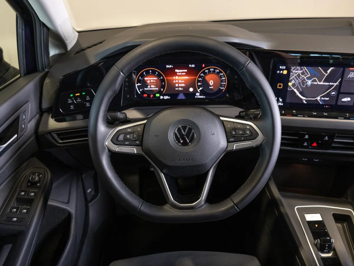 1.5 eTSI R-Line Business+ 150pk / Dodehoek detectie / Elektrisch verstelbare stoelen met geheugen / Achteruitrijcamera / Stoelverwarming / Apple carplay /