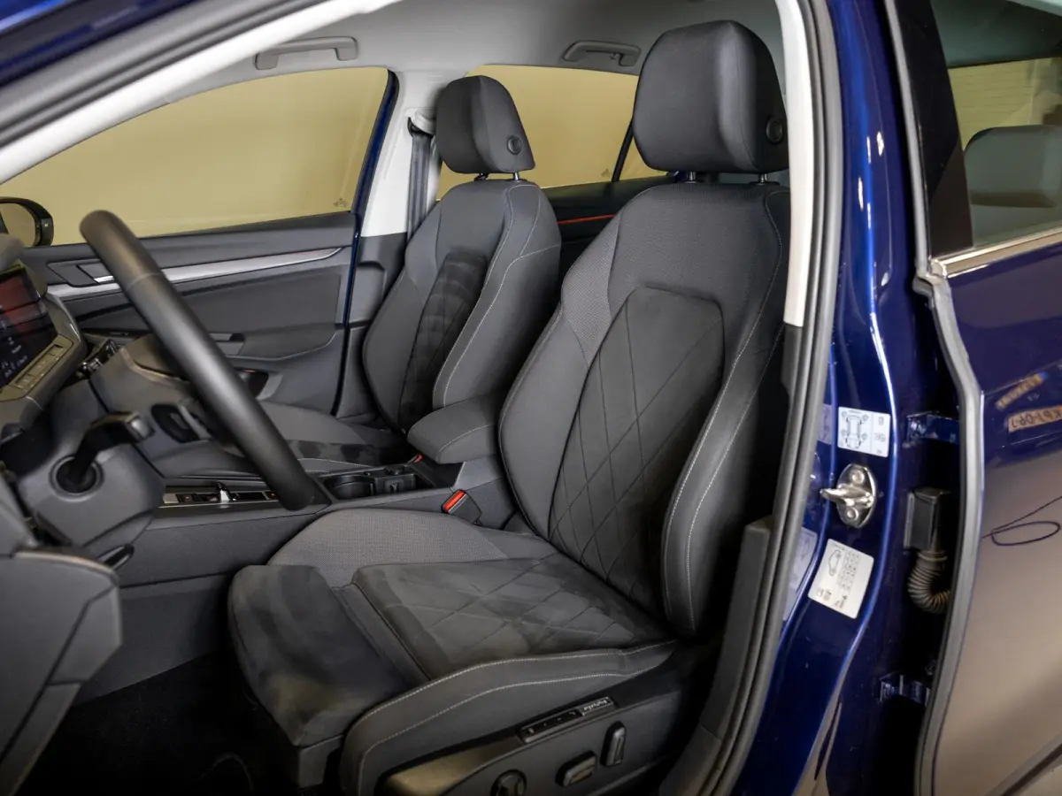 1.5 eTSI R-Line Business+ 150pk / Dodehoek detectie / Elektrisch verstelbare stoelen met geheugen / Achteruitrijcamera / Stoelverwarming / Apple carplay /