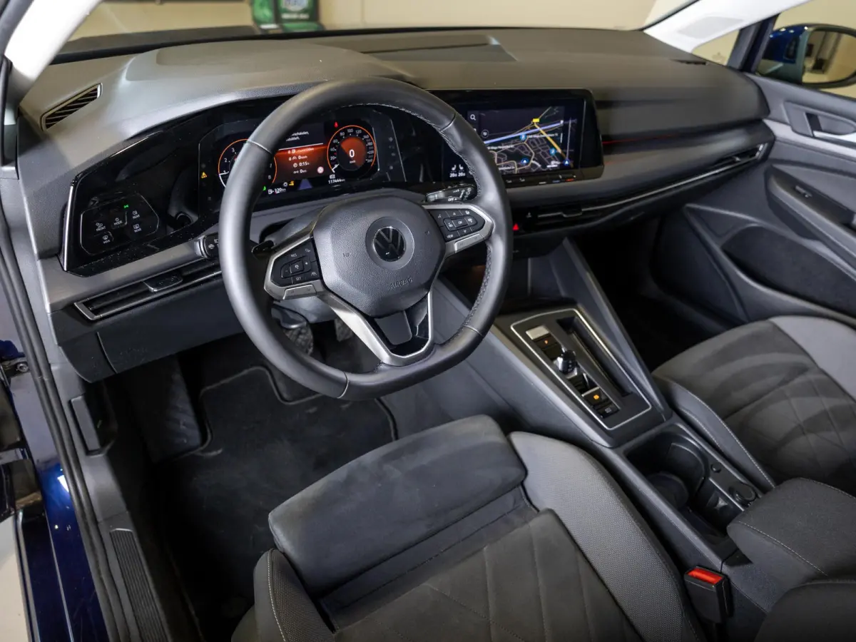 1.5 eTSI R-Line Business+ 150pk / Dodehoek detectie / Elektrisch verstelbare stoelen met geheugen / Achteruitrijcamera / Stoelverwarming / Apple carplay /