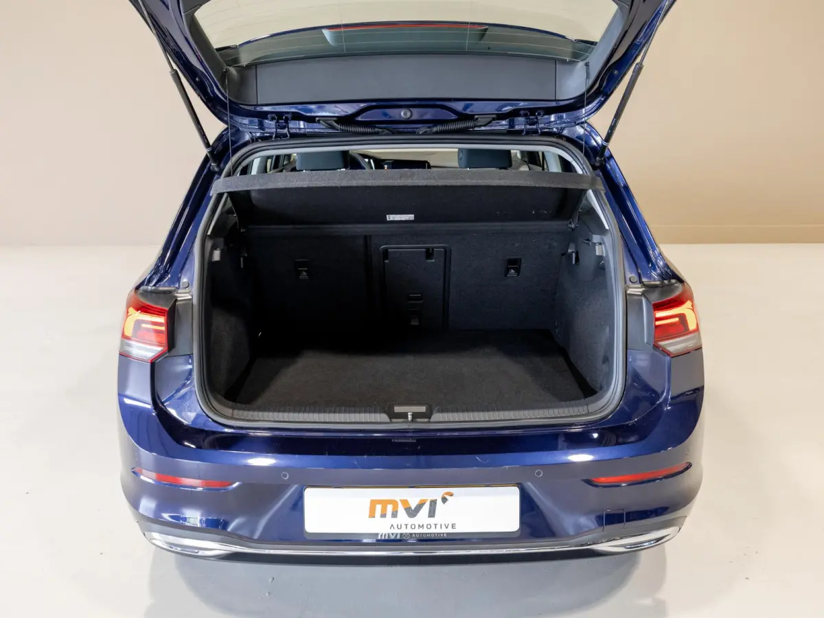 1.5 eTSI R-Line Business+ 150pk / Dodehoek detectie / Elektrisch verstelbare stoelen met geheugen / Achteruitrijcamera / Stoelverwarming / Apple carplay /