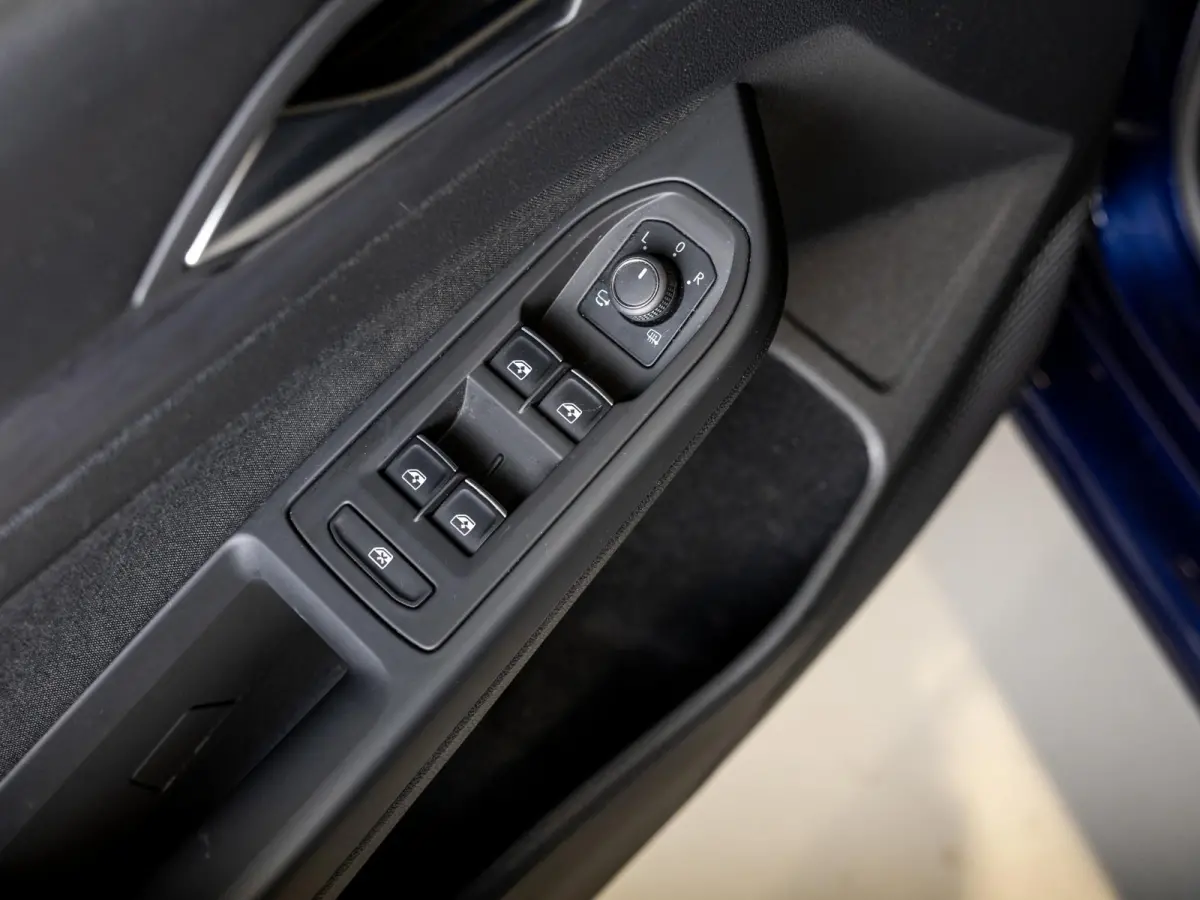 1.5 eTSI R-Line Business+ 150pk / Dodehoek detectie / Elektrisch verstelbare stoelen met geheugen / Achteruitrijcamera / Stoelverwarming / Apple carplay /