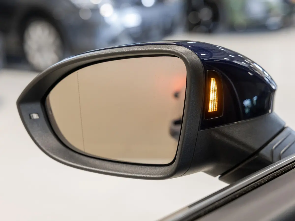 1.5 eTSI R-Line Business+ 150pk / Dodehoek detectie / Elektrisch verstelbare stoelen met geheugen / Achteruitrijcamera / Stoelverwarming / Apple carplay /