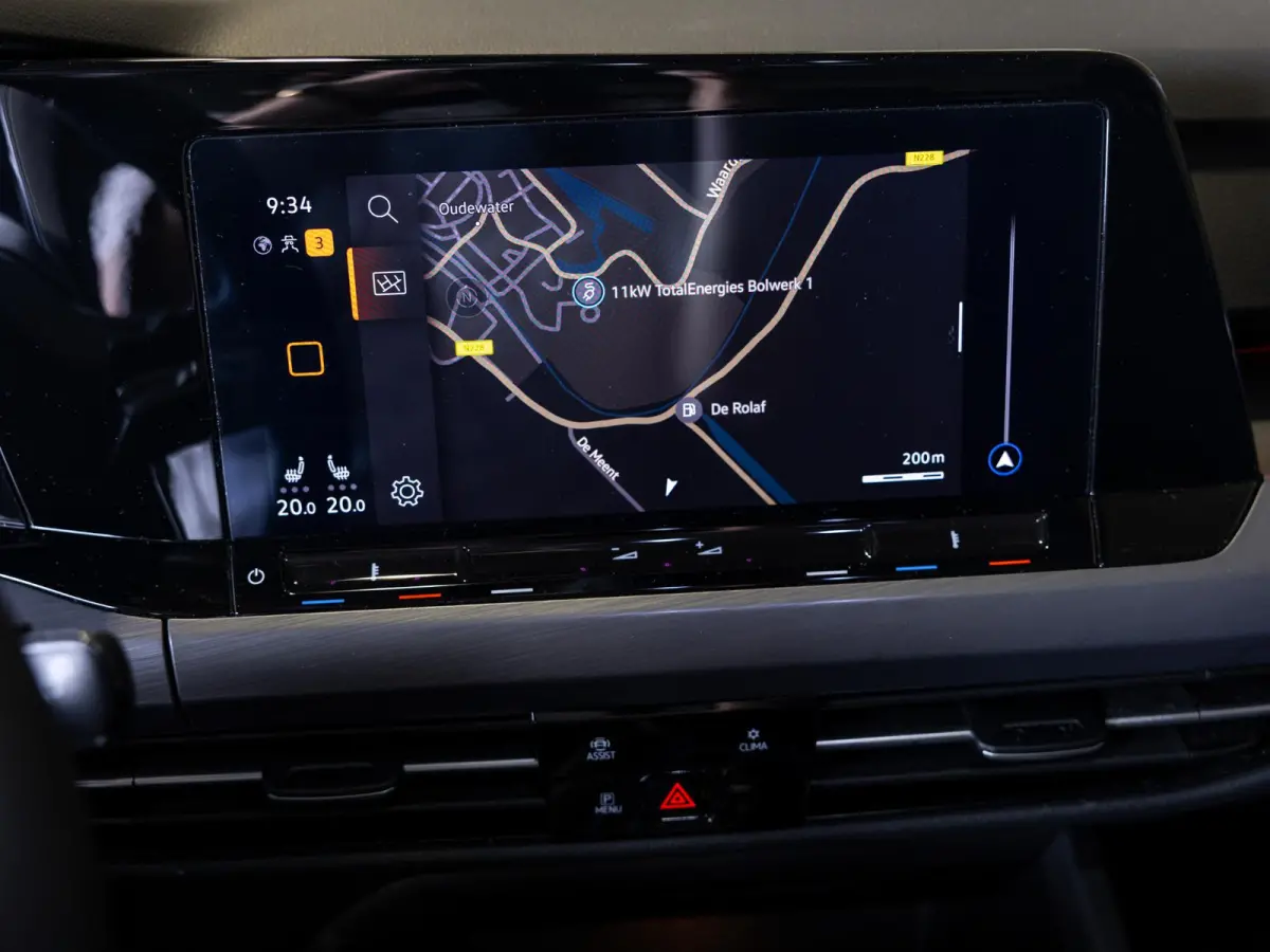 1.5 eTSI R-Line Business+ 150pk / Dodehoek detectie / Elektrisch verstelbare stoelen met geheugen / Achteruitrijcamera / Stoelverwarming / Apple carplay /