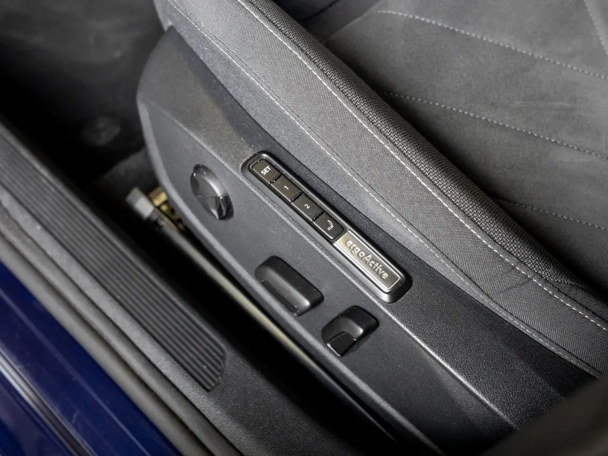 1.5 eTSI R-Line Business+ 150pk / Dodehoek detectie / Elektrisch verstelbare stoelen met geheugen / Achteruitrijcamera / Stoelverwarming / Apple carplay /