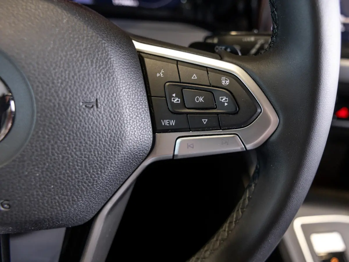 1.5 eTSI R-Line Business+ 150pk / Dodehoek detectie / Elektrisch verstelbare stoelen met geheugen / Achteruitrijcamera / Stoelverwarming / Apple carplay /