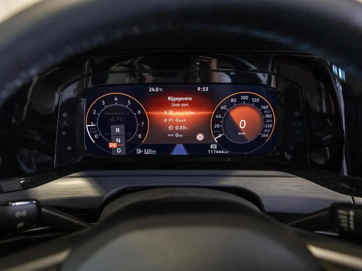 1.5 eTSI R-Line Business+ 150pk / Dodehoek detectie / Elektrisch verstelbare stoelen met geheugen / Achteruitrijcamera / Stoelverwarming / Apple carplay /