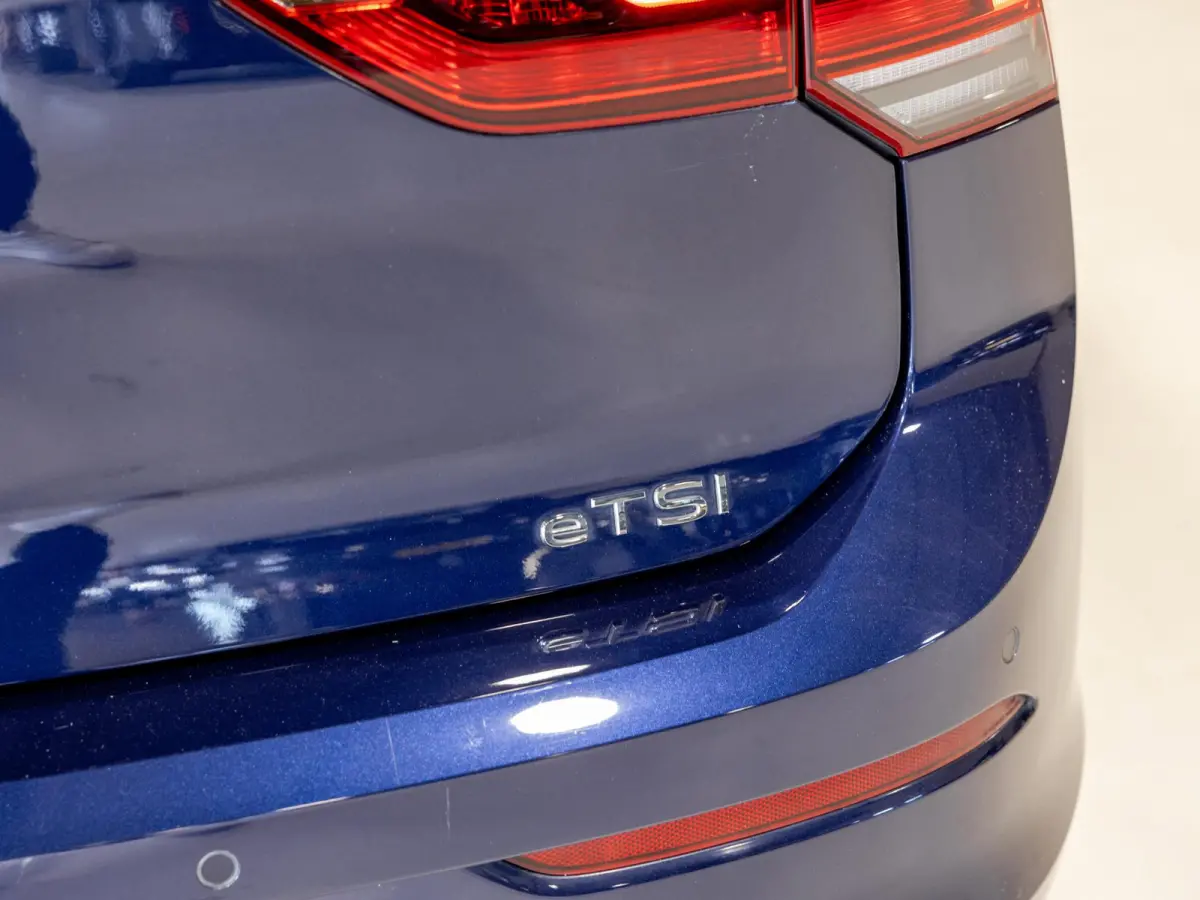 1.5 eTSI R-Line Business+ 150pk / Dodehoek detectie / Elektrisch verstelbare stoelen met geheugen / Achteruitrijcamera / Stoelverwarming / Apple carplay /