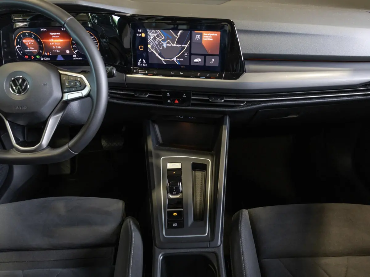 1.5 eTSI R-Line Business+ 150pk / Dodehoek detectie / Elektrisch verstelbare stoelen met geheugen / Achteruitrijcamera / Stoelverwarming / Apple carplay /