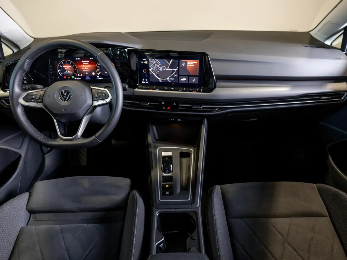 1.5 eTSI R-Line Business+ 150pk / Dodehoek detectie / Elektrisch verstelbare stoelen met geheugen / Achteruitrijcamera / Stoelverwarming / Apple carplay /