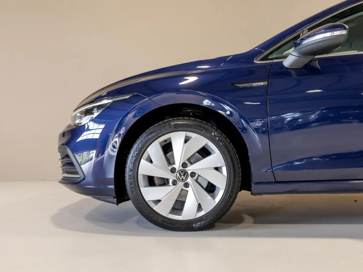 1.5 eTSI R-Line Business+ 150pk / Dodehoek detectie / Elektrisch verstelbare stoelen met geheugen / Achteruitrijcamera / Stoelverwarming / Apple carplay /