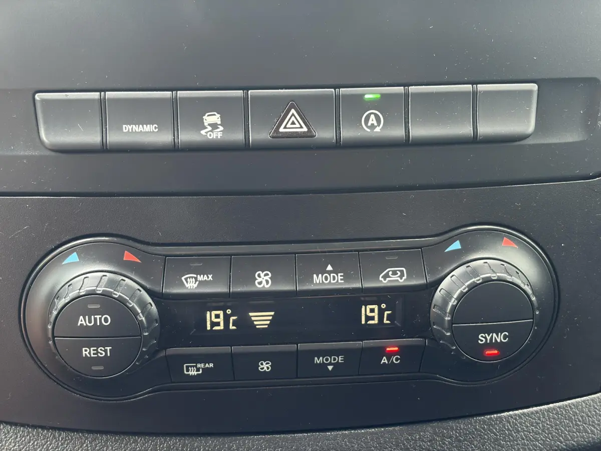 119 CDI*AUTOM.*ECC*NAVI*CAM*TEL*3PERS*LED*