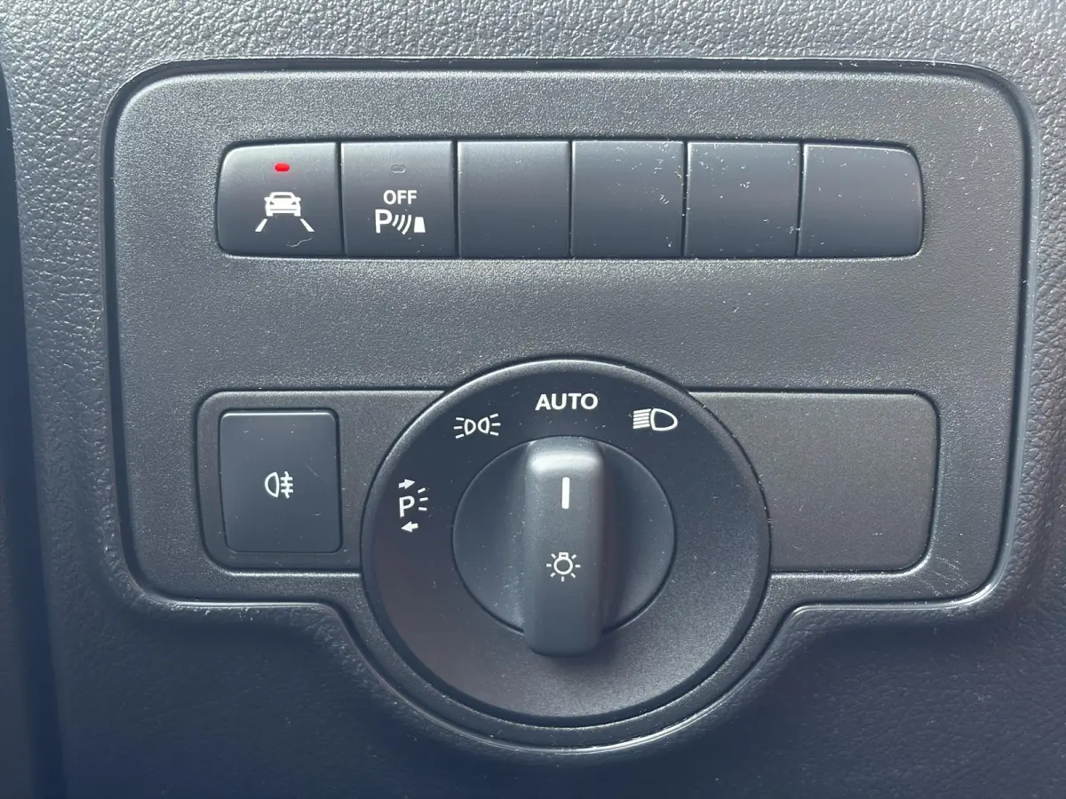 119 CDI*AUTOM.*ECC*NAVI*CAM*TEL*3PERS*LED*