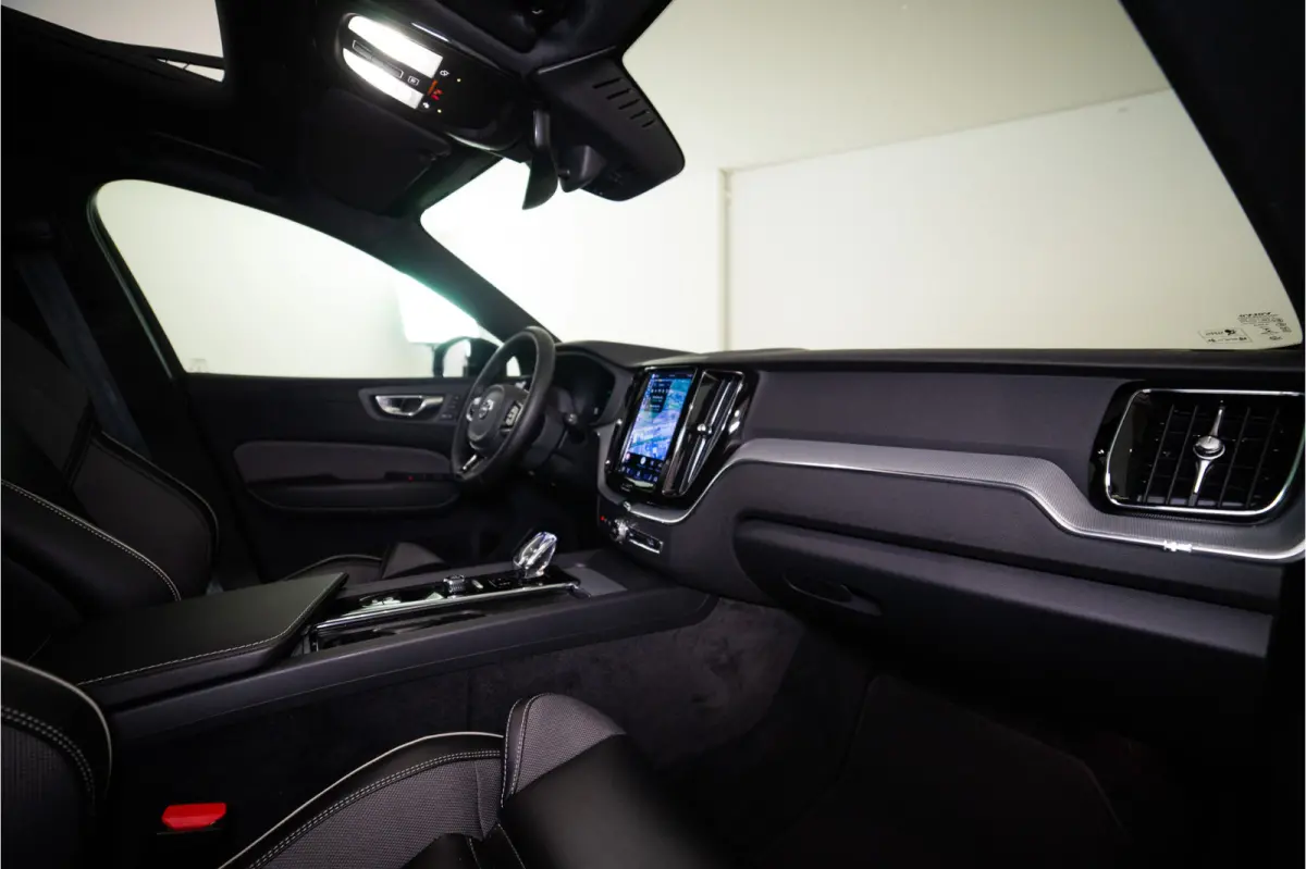 2.0 T6 Plug-in hybrid AWD Plus Dark Long Range 350PK | Harman/Kardon | Sportstoelen | LED | Pano | 12 MND Garantie