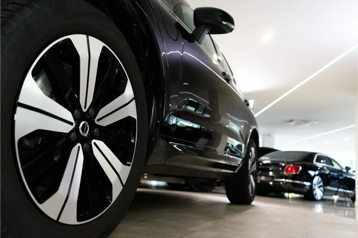 2.0 T6 Plug-in hybrid AWD Plus Dark Long Range 350PK | Harman/Kardon | Sportstoelen | LED | Pano | 12 MND Garantie